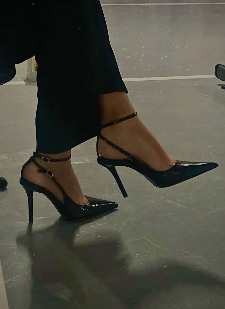 SelectOutfit's tweet photo. black heels https://t.co/NJC2OeEvcU