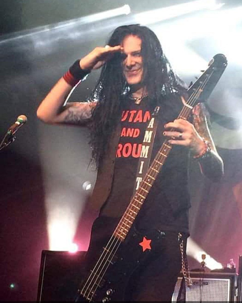 I appreciate Todd Kerns many musical talents! ♥ Lead singer & back up vocalist, songwriter & producer, bassist/guitarist 🌟 Todd is truly Tops and it shows in everything he does! 💯 🔥⚡
@todddammitkerns
Credit photo owner📷
#ToddKerns #Superstar #multitalented #musicmonday