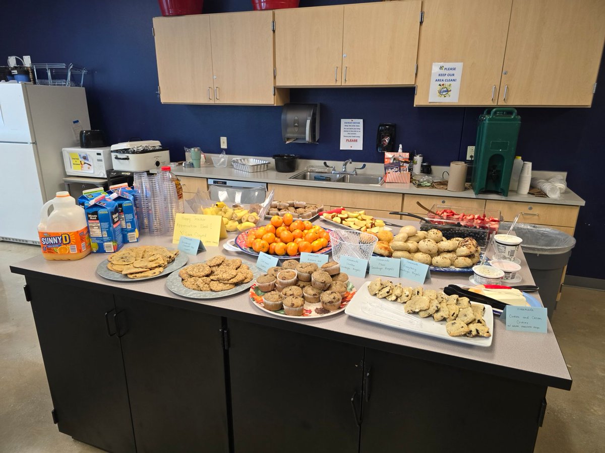 🌟🍳 Big thanks to Ms. Cloyed for the amazing Teacher Appreciation Week brunch! From chicken biscuits to cookies, sausage, eggs, & fruit, she showed her love for #PatriotNation faculty. Appreciate your thoughtful gesture! 💙👩‍🏫 #TeacherAppreciationWeek #Gratitude 🌟🍎