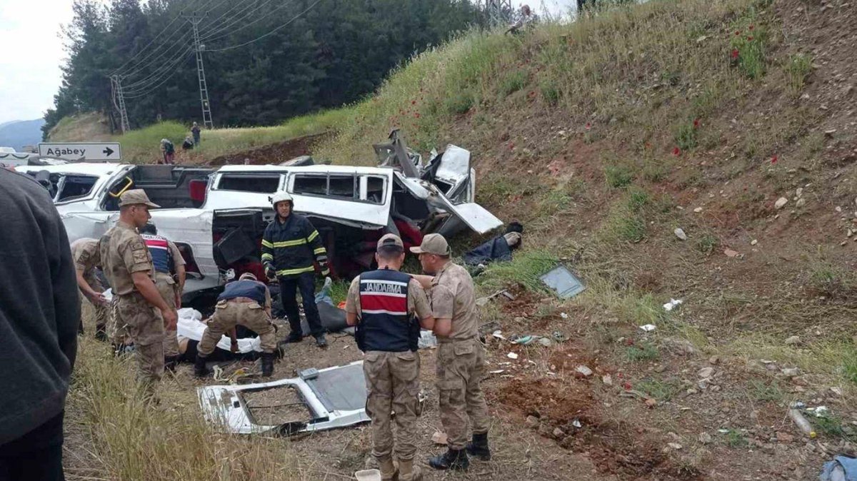 Τραγωδία στην Τουρκία: Οκτώ νεκροί και 11 τραυματίες από σύγκρουση μπετονιέρας με λεωφορείο topontiki.gr/2024/05/06/tou…