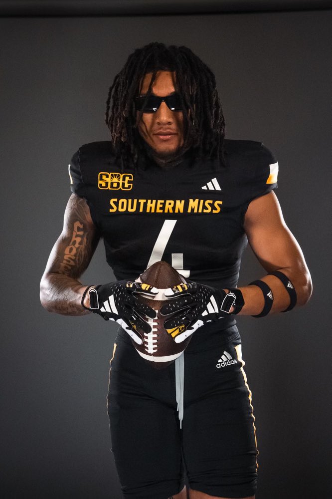 Thank you to @CoachDLindsey Southern Miss, and the whole coaching staff for an amazing Visit ! Extremely blessed for the hospitality & the opportunity! #bleedblue @Coach_Hall7 @coachTcsm @tlbutler5 @CoachDovey @Coach_Sekona @Ogthetruth @BrandonHuffman