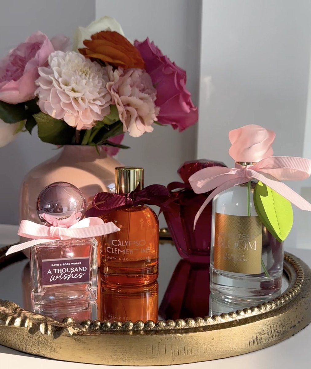Make this Mother’s Day extra special with beautiful and luxurious fragrance wrapped with a bow ! 🎀