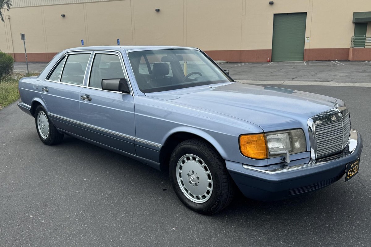 Ups For Dealers: 1991 Mercedes-Benz 420SEL at No Reserve: This 1991 Mercedes-Benz 420SEL is powered by a 4.2-liter M116 V8 paired with a four-speed automatic transmission and is finished in… dlvr.it/T6VVfM Bringatrailer.com #carsofinstagram #carporn #classiccar