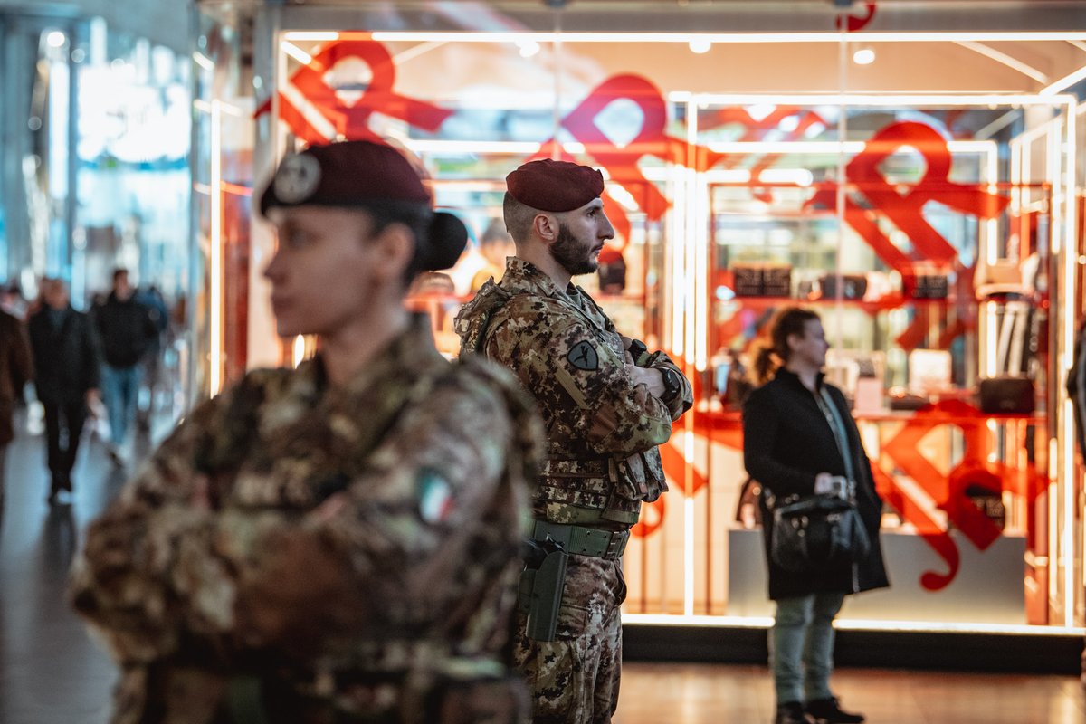 Con l’operazione “Strade Sicure” l’Esercito contribuisce alla difesa dei cittadini, garantisce una cornice di sicurezza e assicura il contrasto delle attività illegali.
Un impegno quotidiano #AlServizioDelPaese
#EsercitoDegliItaliani