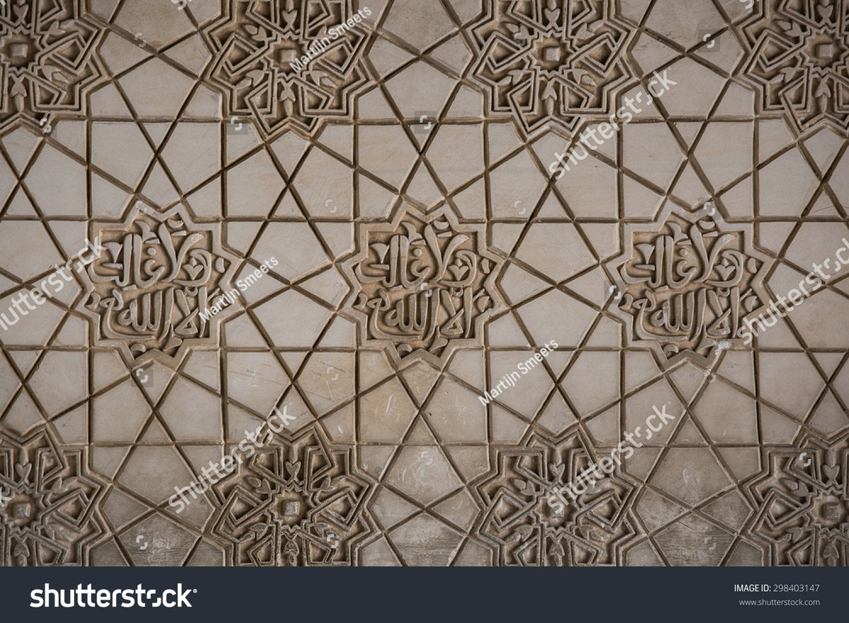 stringa's tweet image. picked up this patch from a dude who clearly thought it was a "Deus Vult" kinda thing. surprise, fucko! it's from the Alhambra