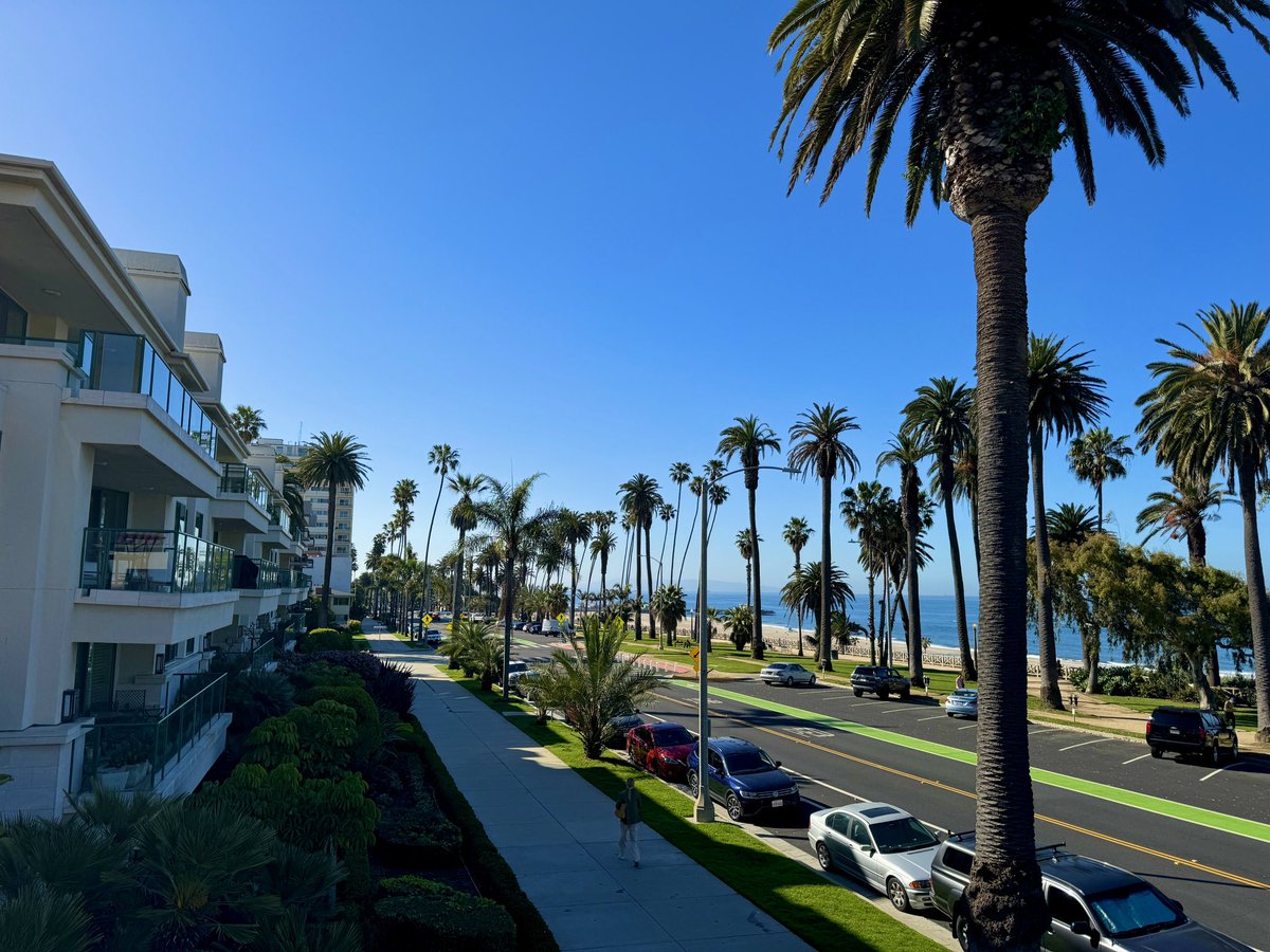 Santa Monica #Weather:

Sunny  

With a chance of more Sun

High of 68° 
 
🌴🎡🏄🏾‍♀️ 🇺🇦 

#California #cawx #beachlife