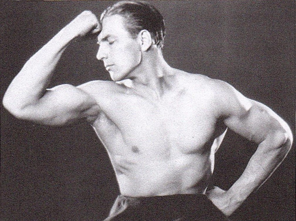 Tom Tyler was a silent film leading man, but did you know he was also a champion weightlifter? Now you can see more of Tom and his physique in this Kickstarter!  @silentfilmmusic shorturl.at/hqzCH Please contribute and share!  #weightlifting #TomTyler #silentfilm