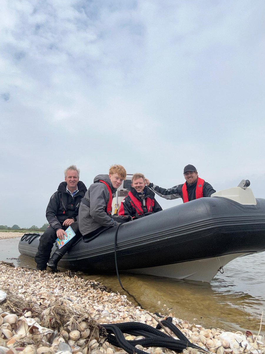 Congratulations to 4️⃣ more from @hitchinscouts achieving @RYA @RYAEast Powerboat Level 2 this weekend at Brightlingsea. Thanks to AR for the picture, on Mersea Stone, and for much more besides! #StrongerTogether ⛵🚤 ⚓