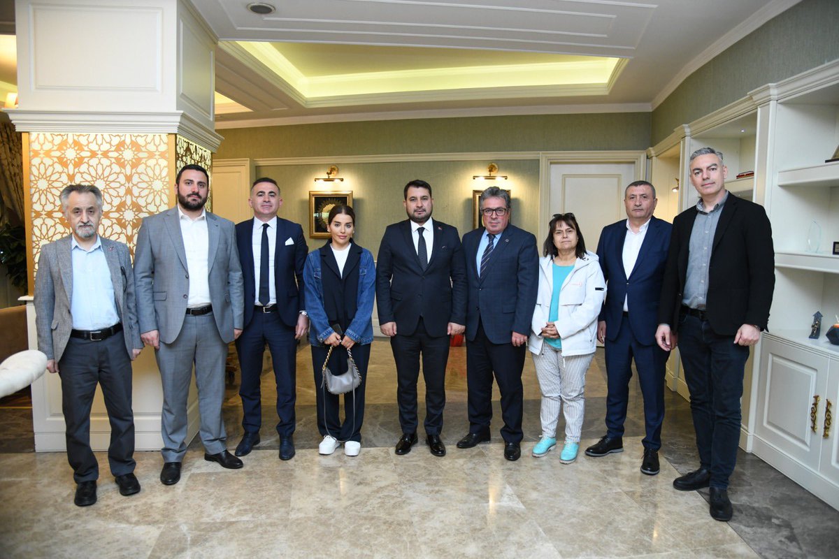 OSİAD Başkanı Süleyman Ekinci ve Yönetimi, Başkanımız Selim Çırpanoğlu’nu makamında ziyaret edip, yeni görevinde başarılar diledi. Nazik ziyaretleri için teşekkür ediyoruz. @selimcirpanoglu