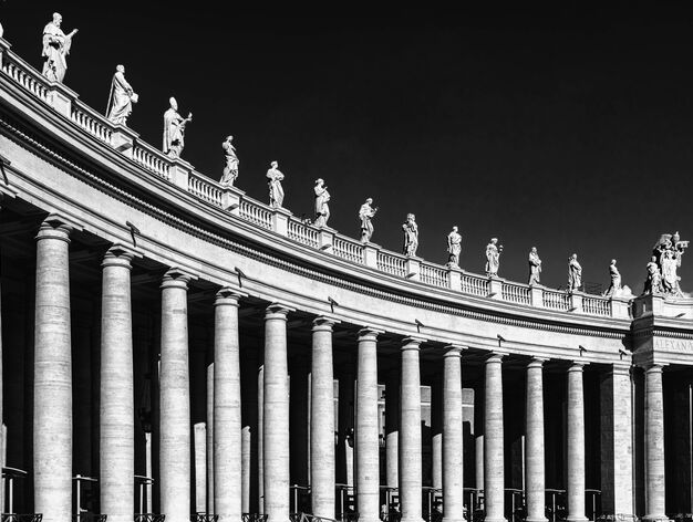 Una pistola de aire, un cúter y un destornillador: el 'arsenal' del cura detenido en la plaza de San Pedro: El religioso, de origen checo, fue interceptado por agentes de la policía italiana horas antes del rezo del Ángelus del Papa Milan Palkovic, de… dlvr.it/T6VWKF