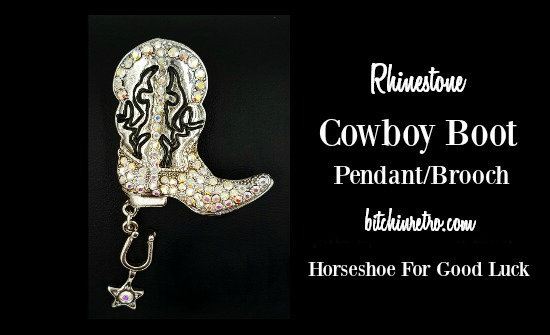 Wear this #cowboyboot as a brooch or pendant. Love the rhinestones on a rough & tumble #cowboy boot. Attention to detail from the horseshoe with sheriffs star spur dangle to the realistic way the boot slouches. Just like home on the #ranch.

#bitchinretro

bitchinretro.com/products/rhine…