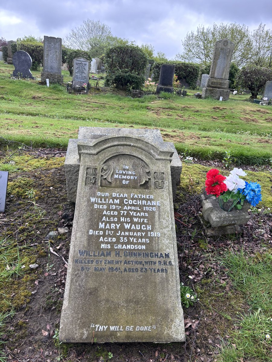 Volunteer William Hunter Cunningham, age 23, of the Home Guard
2nd Renfrewshire Bn., died on this day, 6th May, in 1941, a casualty of the Clydebank Blitz.

We laid flowers & paid respects at William’s final resting place in Arkleston cemetery. 

Lest we forget 🏴󠁧󠁢󠁳󠁣󠁴󠁿🇬🇧