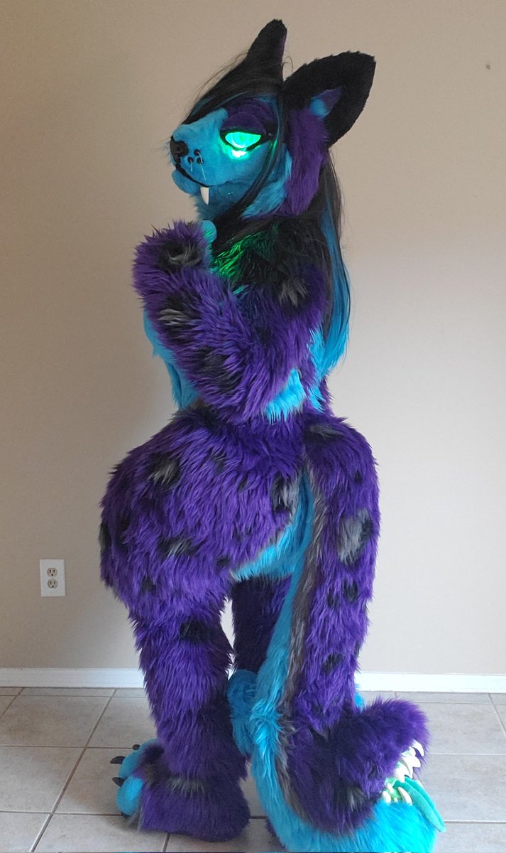 So, which of you cuties will this fiesty feline be seeing at #FWA2024? 💜💙💜💙

I know I look intimidating darlings, but I promise not to bite so feel free to approach and ask for a hug and/or photo! 🤗

#ZennaSnowpaw #Furries #FWA