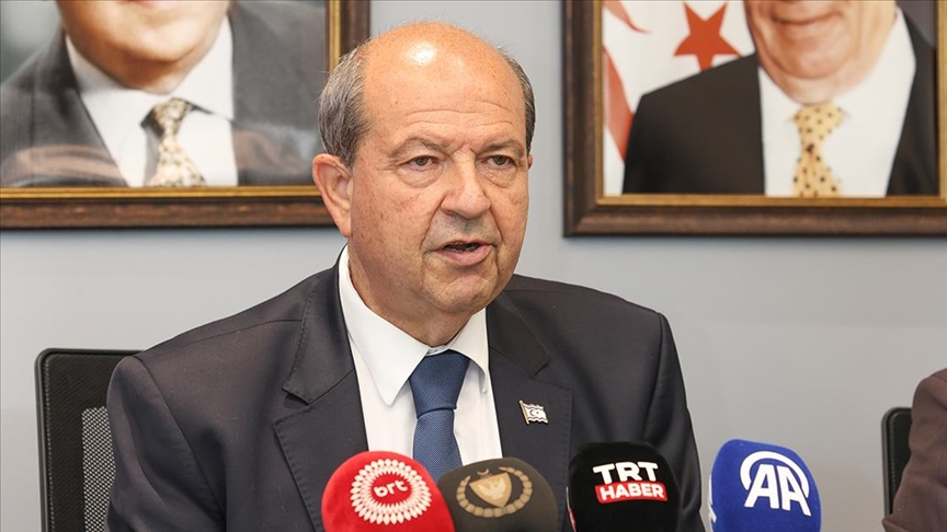 KKTC Cumhurbaşkanı Tatar, Kıbrıs Türk halkının uluslararası eşit statüsü, egemenliği kabul edilmediği sürece, Rumlar ile resmi müzakere sürecinin başlatılmasının mümkün olmadığını belirterek, 'Kıbrıs'ta federal temelde bir çözüm tükenmiştir.' dedi.