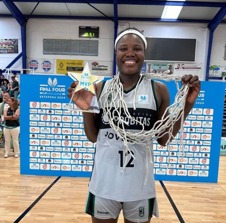 👏🏾🇲🇱 Félicitations à l'internationale malienne Alima Dembélé pour avoir remporté avec sa formation Penya, la phase finale d'ascension en Liga Femenina Endesa. 🌟 Alima Dembelé a été rayonnante en tant que MVP #Basketball #BBALLMALI |