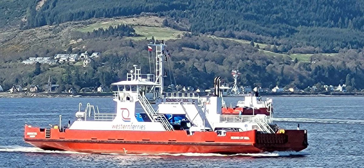Sound of Seil was out showing how to look good in the sun recently. To be honest she also looks good in the rain… Lovely shot from Helen McCowan #SeilForAllWeathers