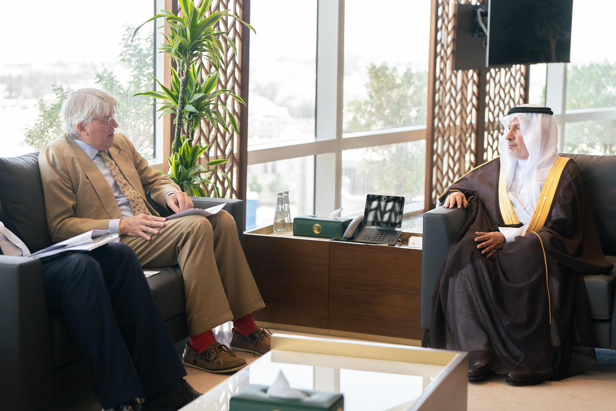 Dr. Abdullah Al Rabeeah, the Supervisor General of #KSrelief, meets with H.E. Mr. Andrew Mitchell, UK Deputy Foreign Secretary and Minister of State (Development and Africa).