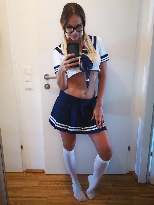 Free &amp; hot 🔥 content for my moneysavers 🤫➡️https://t.co/EzeLBmvf3p 🩵😏 https://t.co/5GtYT2YhVk