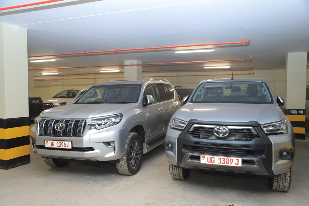 Last week, the Judiciary received 26 new vehicles to address transport challenges of its Judicial Officers. On the 26 new vehicles, three (3) are station wagons Toyota Prado VXL meant for the newly appointed Court of Appeal Justices. The remaining 23 are Toyota Hilux 4x4 pick-up