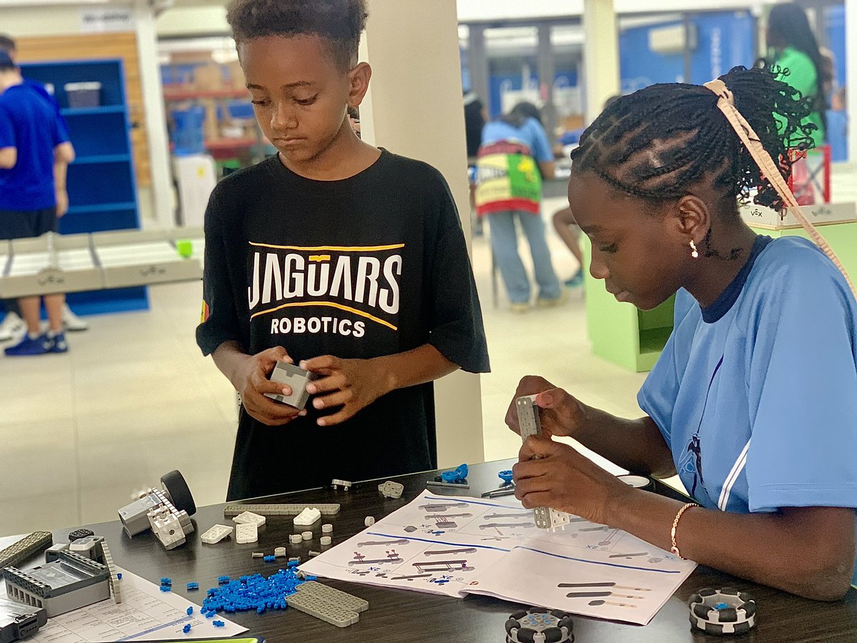 ISDakar's tweet photo. Our middle school robotics team students travelled to Ghana to participate in a Waisal Vex IQ robotic competition at Lincoln Community School in Accra. There were 3 countries represented (Ghana, Ivory Coast and Senegal), each country having two teams. #ISDakar #Robotics https://t.co/OoD4szFVUS