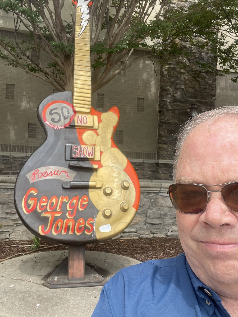 @SteveEarle I had just walked by this guitar and got back in the car just as that George Jones song was finishing up.