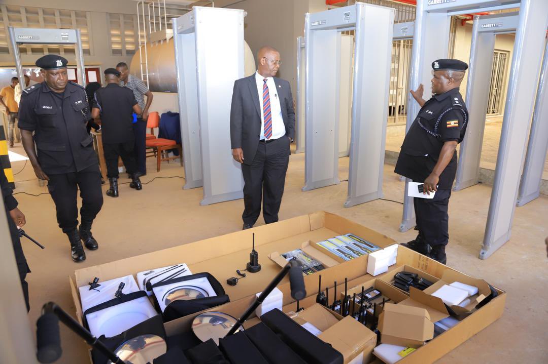 Earlier: The Permanent Secretary/Secretary to the Judiciary, Dr Pius Bigirimana inspected an assortment of security equipment at the Judiciary Headquarters, Kampala. They are 20 walkie talkies, 50 hand-held metal detectors, 50 undercarriage vehicle search mirrors, and six