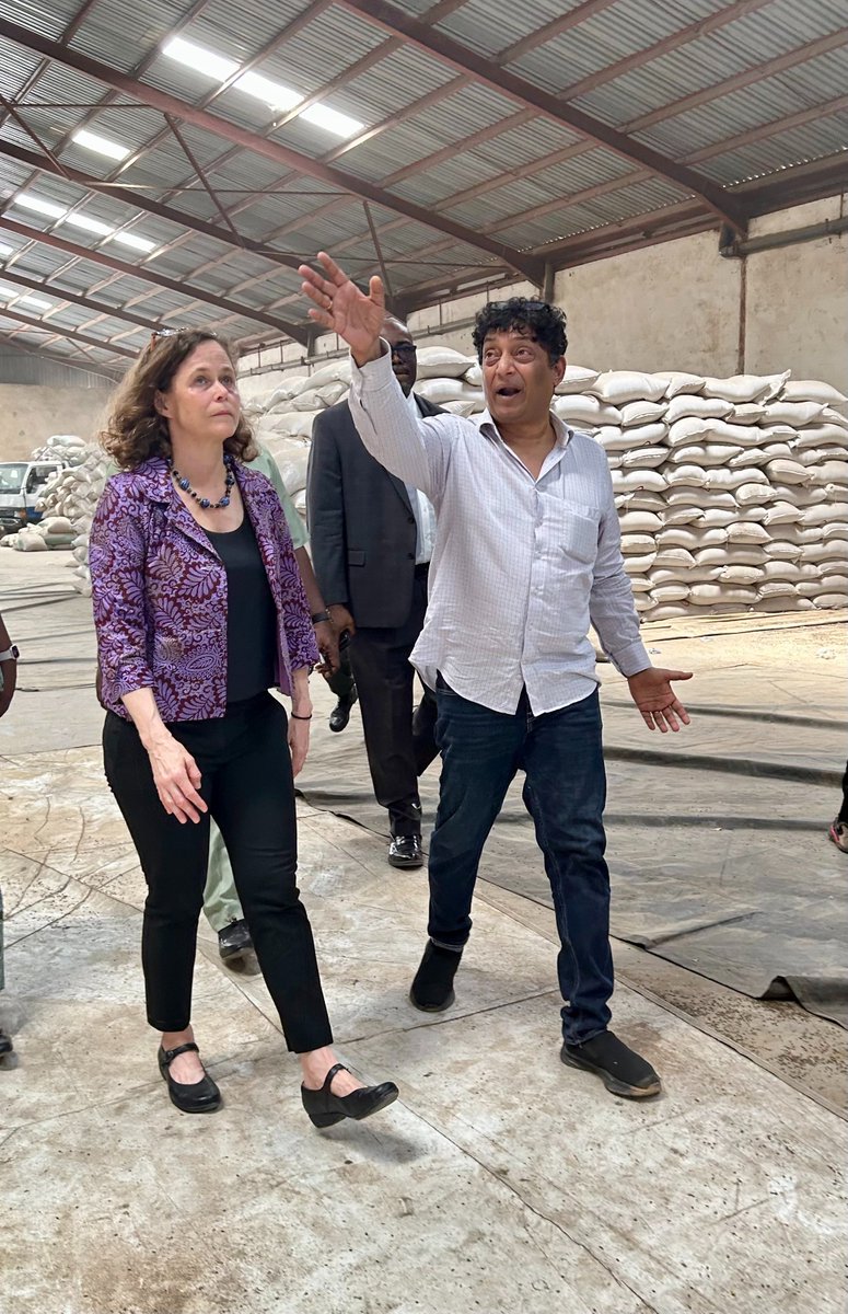 In Kano State, Nigeria, Fullmark Group Limited Chairman Sriram Venkateswaran showed our visiting @AfDB_Group team innovative practices at a mill processing agro commodities. Operated by Fullmark subsidiary Amarava Agro Processors, the mill has capacity to convert waste to energy.