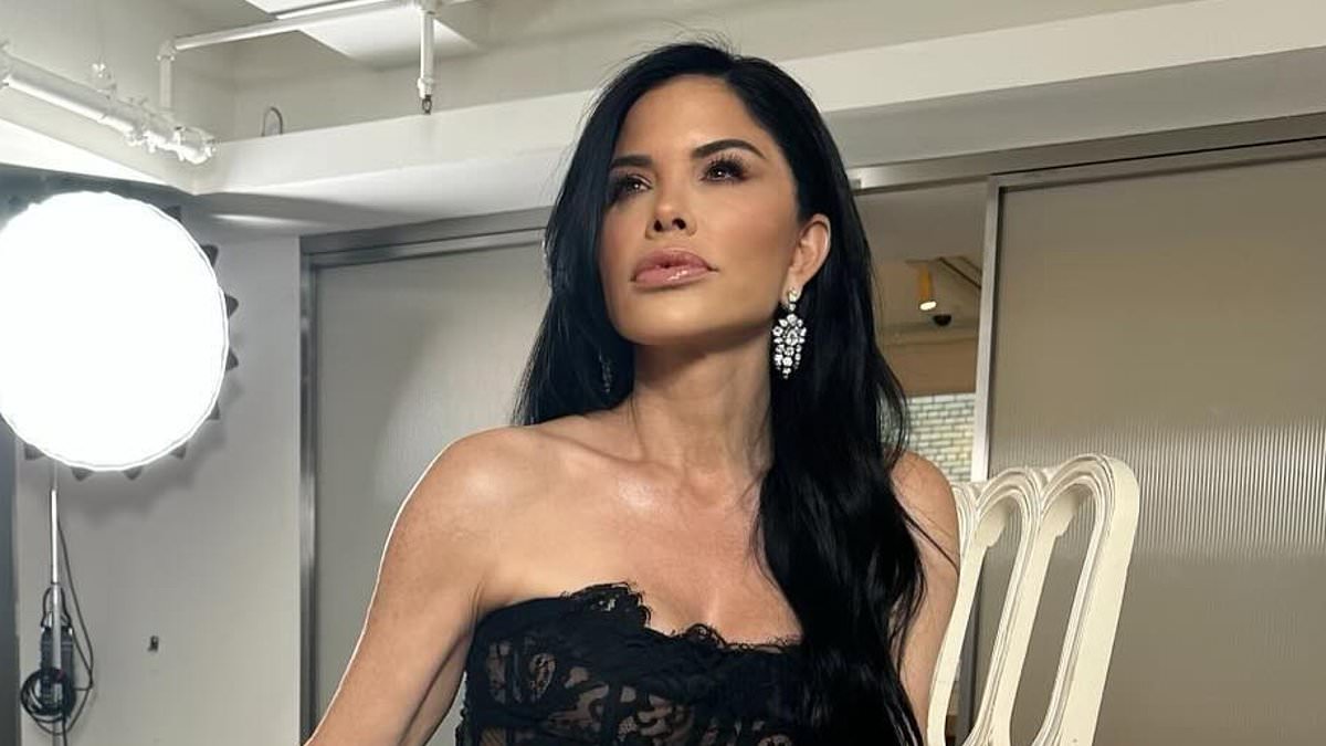 Lauren Sanchez stuns in makeup free selfie taken just hours before  attending pre-Met Gala party in lacy corset mini dress alongside fianc  Jeff Bezos https://t.co/5f6FEBdpjp