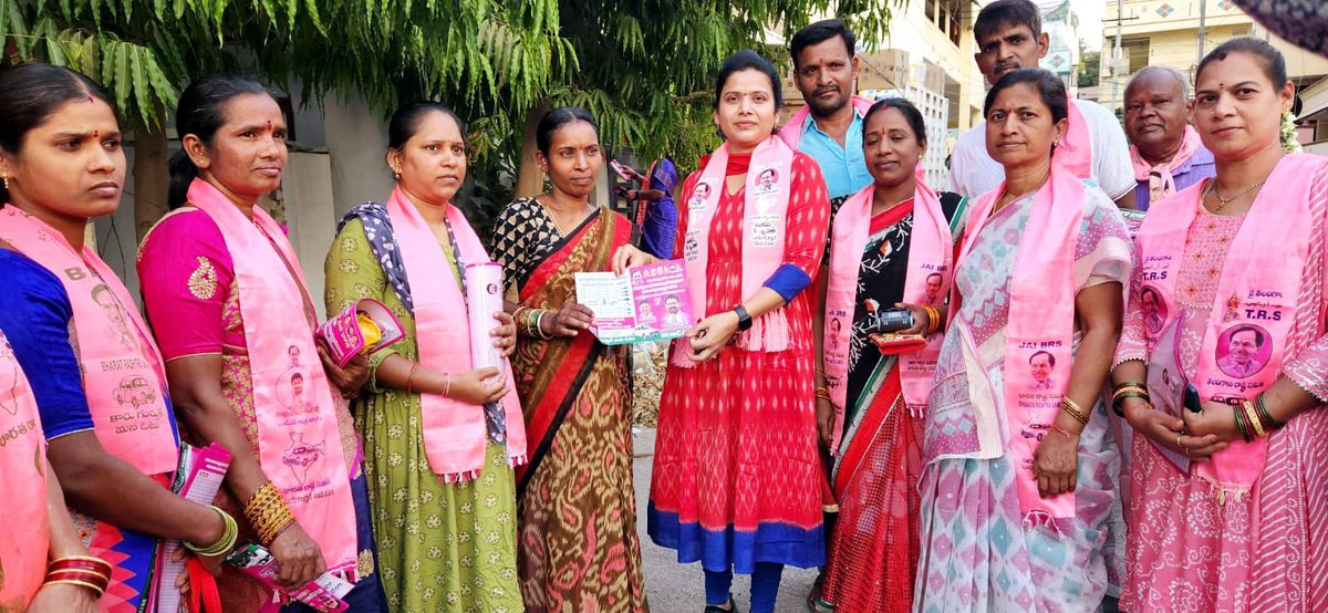 Seeking support for BRS MP Candidate Ragidi Laxma Reddy garu, held door to door campaigning in Alwal division.

#VoteForCAR
#VoteForRagidiLaxmaReddy

@KTRBRS