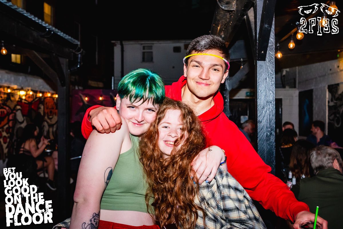 2PIGS Cheltenham tweet media