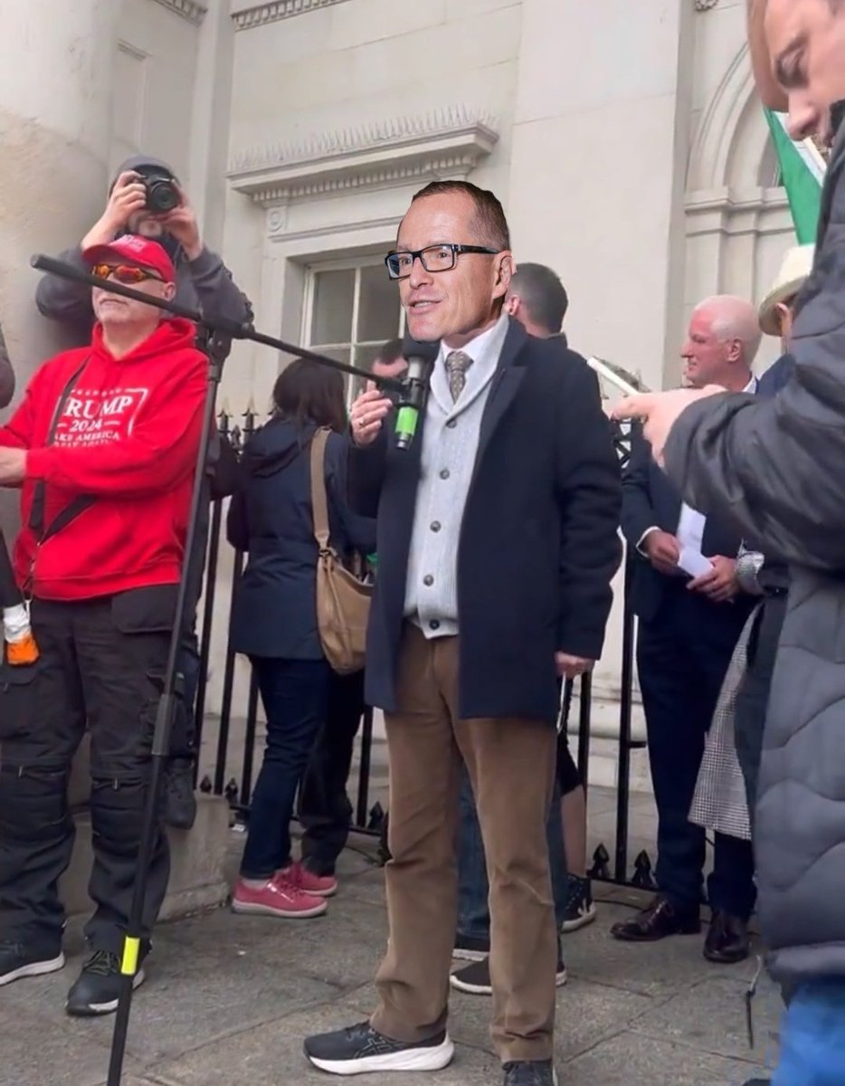 Tommy Robinson and Gunther Fehlinger addressed crowds in Dublin today as their movement to remake Ireland into a racially pure, devoutly Catholic NATO member picks up speed. 

'You will be like Kosovo but Catholic'

James Connolly is spinnin' in his grave. #IrelandForAll