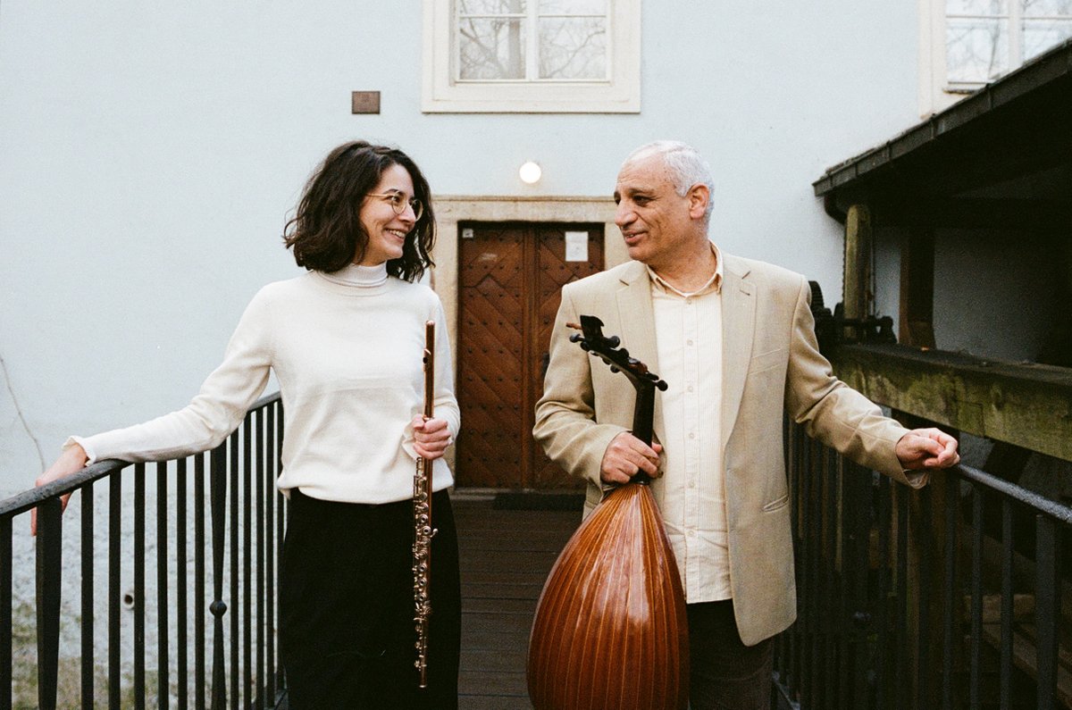 Upcoming concert! 🎵 In this special concert with Kristýna Farag and Marwan Alsolaiman at Kettle's Yard, you will hear intimate arrangements built on the spirit of Middle Eastern elements, created in response to 'Issam Kourbaj: Urgent Archive' 🌾 kettlesyard.cam.ac.uk/whats-on/cultu…