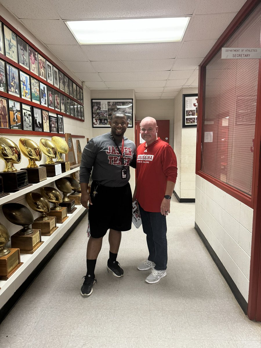 Huge THANK YOU to Coach Stoker and @RaginCajunsFB for stopping through Jasper, Texas to recruit @JHSBulldogFB .. #Believe #BeADawg @JasperKids