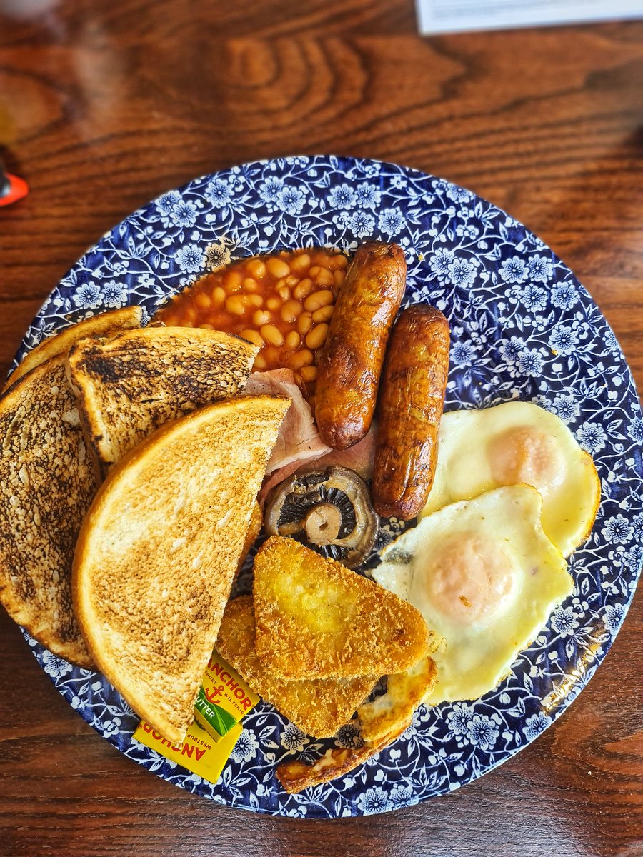 Wetherspoons Breakfast 🍳... York 📍 Large Breakfast at Wetherspoons to top off a great weekend... However wasn't expecting it to cost £8.01 this time (I'm sure there about £6.50 at home) so hard to say 'Value' when it's this price 🤔 8.5/10 #StillThe2ndBestBreakfastInTheWorld