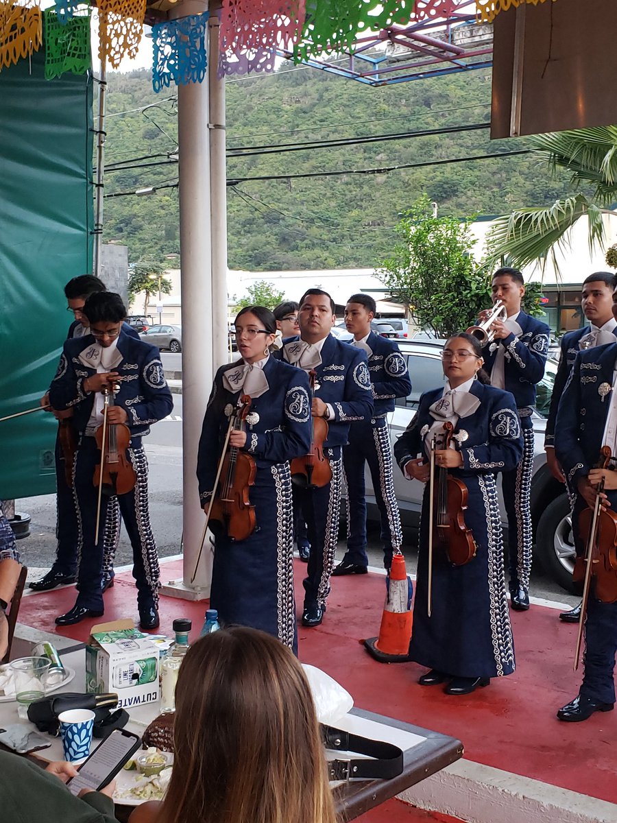 Final stop yesterday on the <a href="/DP_Jaguares/">Mariachi Los Jaguares</a> Hawaii Tour 2024.  Today we play at 2 local schools.