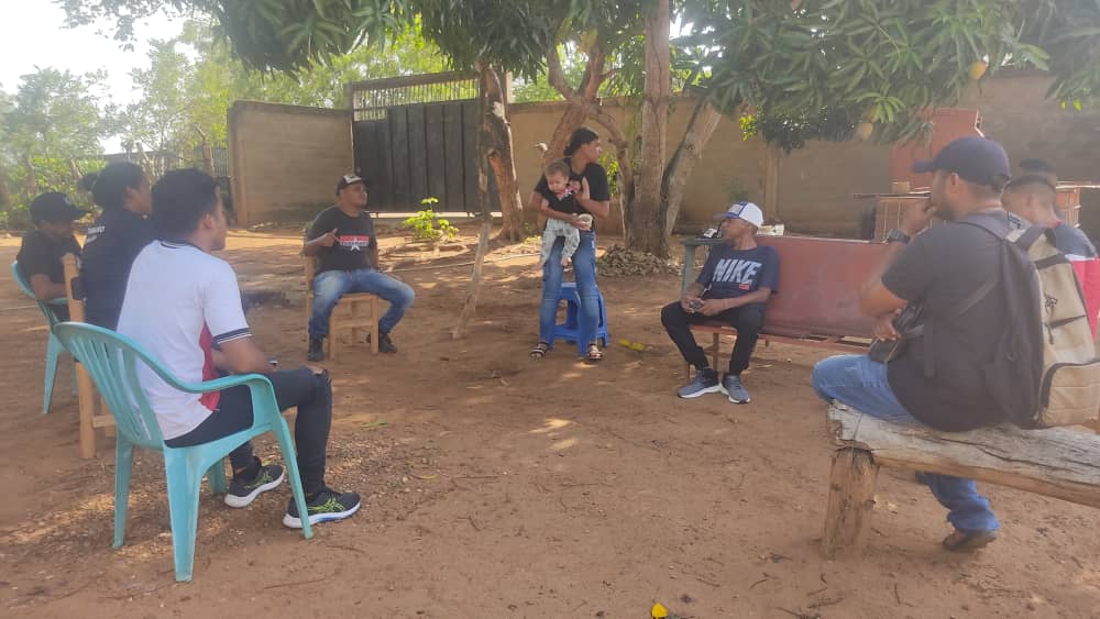 GuaricoMRT2's tweet photo. "La dirección colectiva es el motor de nuestra Organización""

#AsiLoDijo|| Willian Pérez resp. del  @BloqLlanero_MRT visita en el municipio @tupamarozaraza4
en encuentro con su estructura municipal.

#PatriaSeguraConNico
@NicolasMaduro https://t.co/sG1Ev52IWC