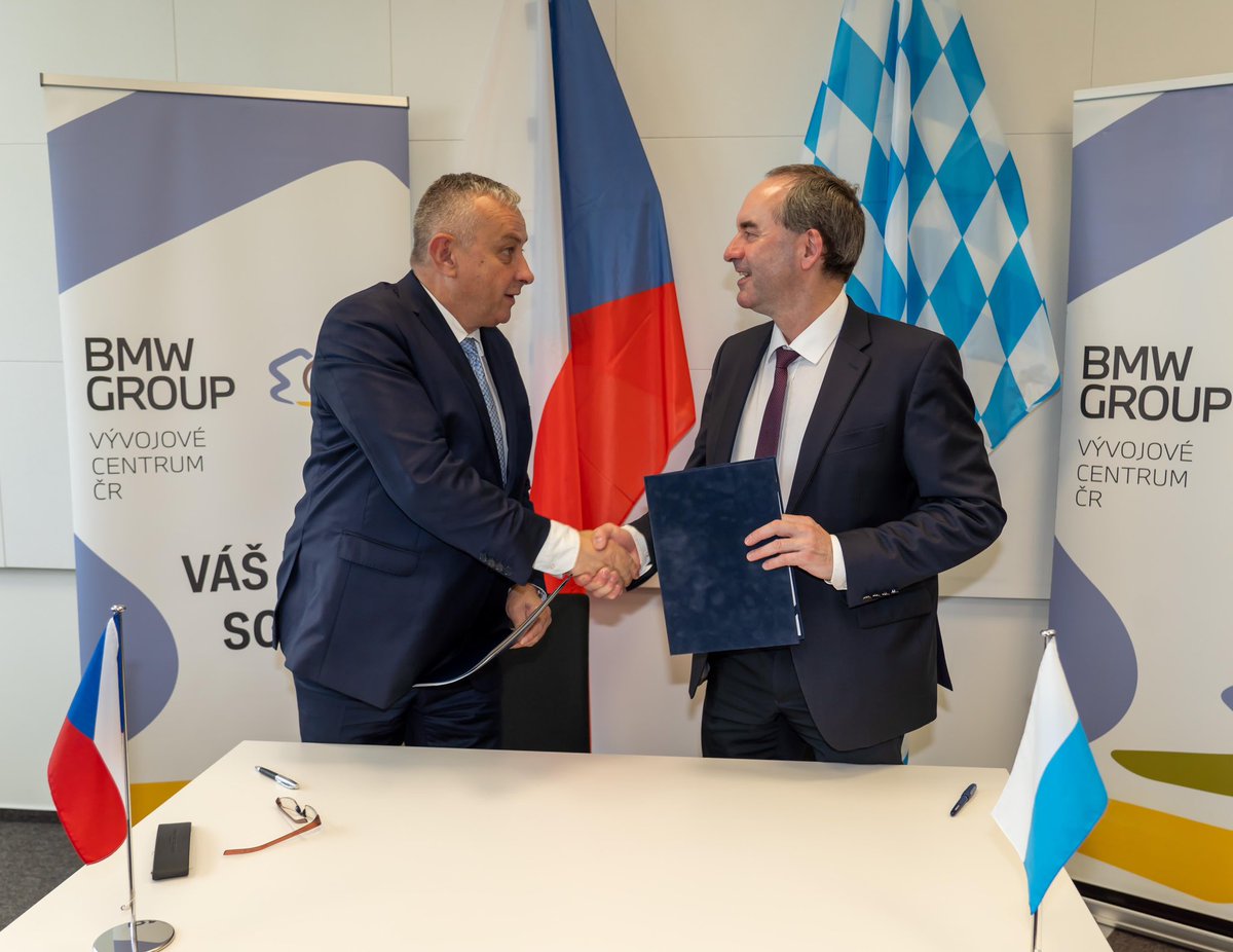 Engere Zusammenarbeit mit Tschechien im Bereich Wasserstoff vereinbart. Treffen mit Industrieminister Jozef Sikela auf dem BMW-Testgelände für autonomes Fahren in Sokolov (Falkenau). Bestehendes Erdgasnetz kann weiter genutzt werden. Auch in der Mobilität ist H2 eine Lösung.