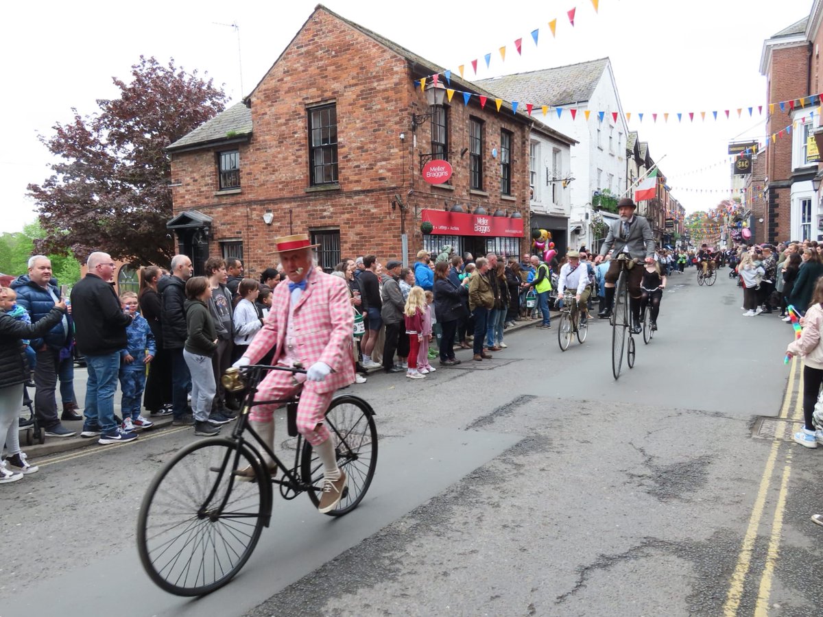 Knutsford Royal May Day Parade on Saturday. A colourful procession led by the town crier + Jack in the Green (utilising Leylandii cuttings). Vintage tractors, unicyclists, Morris dancers, brass and piped band plus, above all, lots of fancy dress kids having fun. Great stuff.