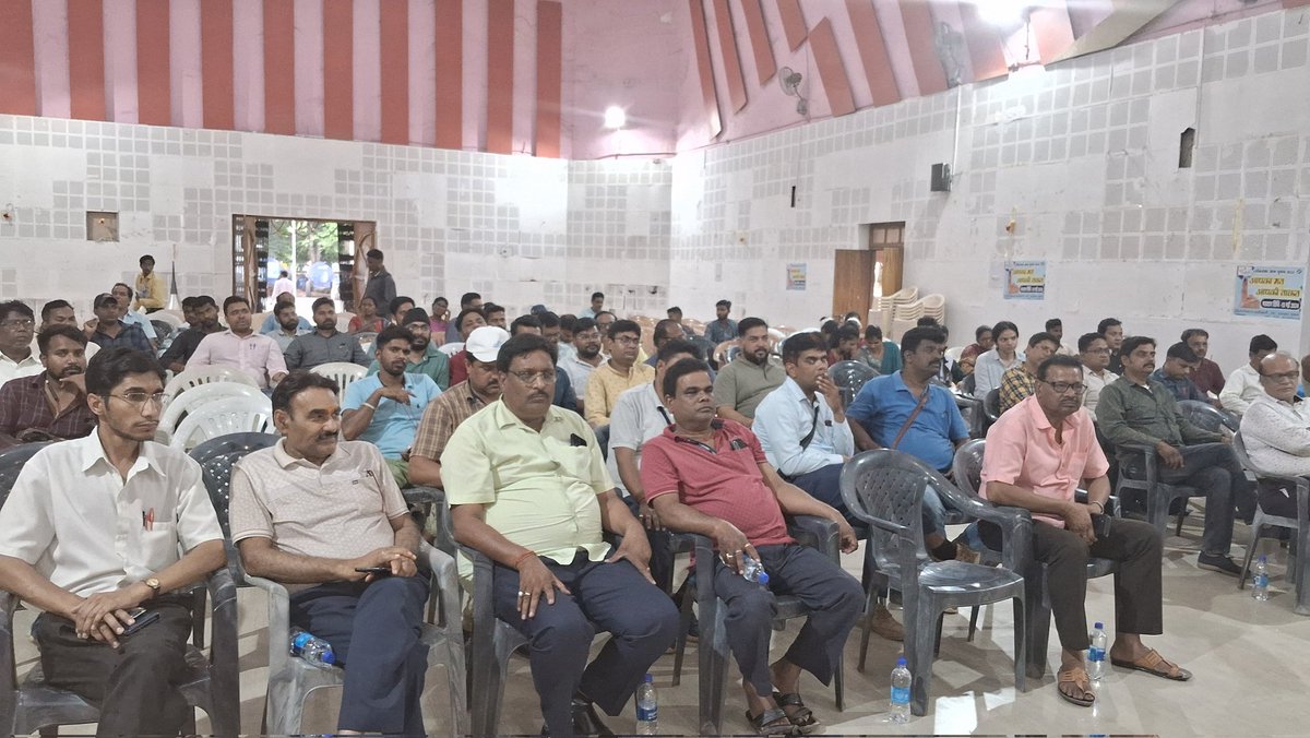 DEO_gumla's tweet photo. #SVEEP 
आज जिले में स्वीप गतिवधि के तहत "एक शाम लोकतंत्र के नाम" कार्यक्रम का आयोजन करते हुए शहरी क्षेत्र के मतदाताओं को जागरूक करने का कार्य किया गया। कार्यक्रम में जिले के विभिन्न सामाजिक  संस्थ���नों के प्रतिनिधियों सहित आम नागरिकों को भी आमंत्रित किया गया
#IsBaarDinBharMatdaan https://t.co/1dbeeQ0V10