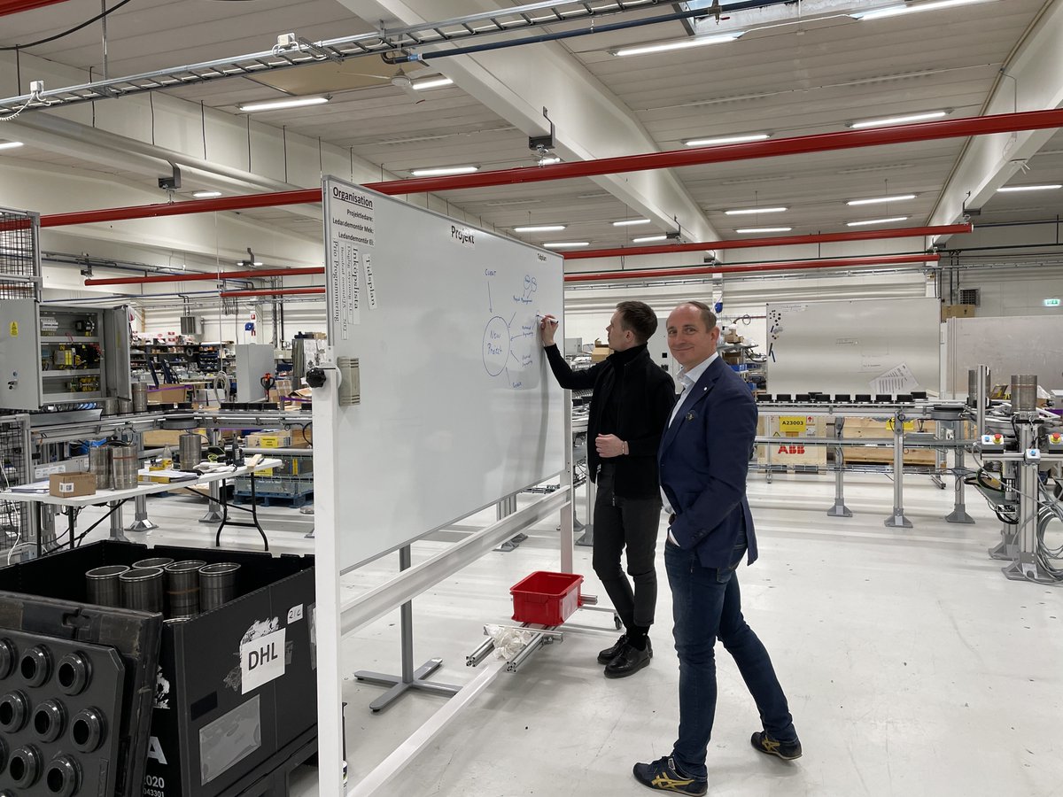 EPLAN_global's tweet image. Get ready for a sneak peek behind the scenes of “EPLAN L!VE 2024 - Bringing Production to Life”. On 7 May 2024, from 14:30 to 17:00 CEST, we&apos;re delighted to bring you our exciting online event.   hubs.li/Q02wcddF0
#Eplan #EplanLive #EfficientEngineering #EplanPlatform