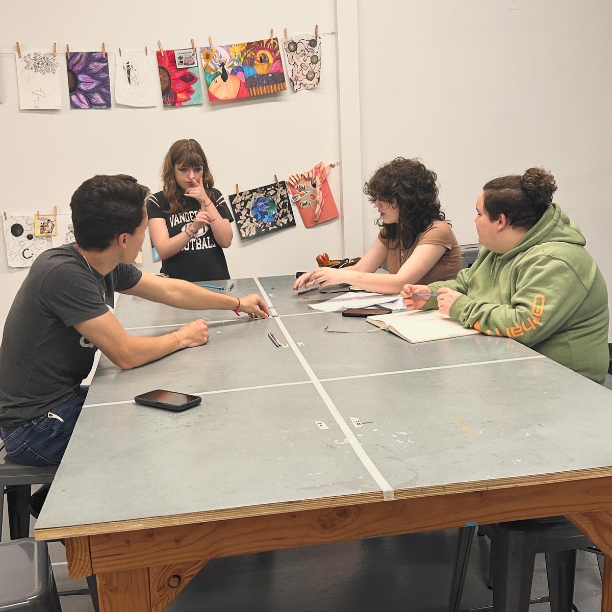 📝 Look at our Creative Writing class putting their stories on paper to share with each other! 

#lightofchance #breatheyoutharts #youtharts #music #dance #visualarts #culinary #creativewriting #madisonvilleky #bowlinggreenky