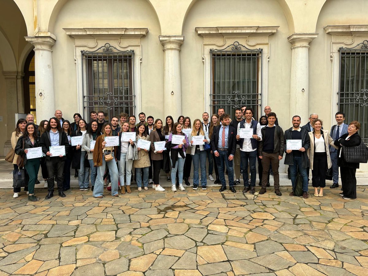 Ieri siamo stati al Salone dell’Apollo di Palazzo Martinengo Palatini @unibs_official per l’incontro conclusivo del Corso di alta formazione “#GreenJobs. Gestire i rifiuti nell’#economiacircolare” e la consegna degli attestati ai 68 partecipanti.