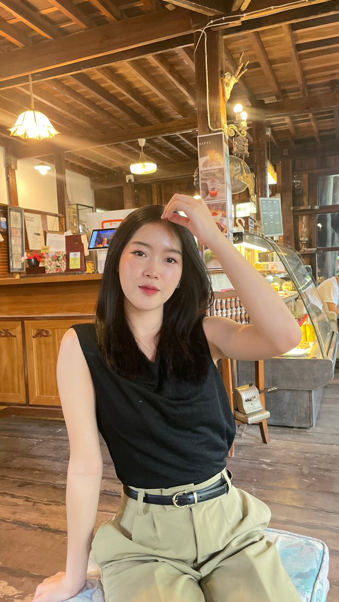 fsptwk's tweet photo. อยากแนะนำ ไอเทมเล็กๆที่ทำให้การแต่งตัวดูมีอะไรมากขึ้น คือเข็มขัด ! รู้สึกใส่แล้วดูดีขึ้นเยอะอ่ะ แล้วลงทุนหลักสิบเท่านั้นเอง555 
 🤍🪄 

พิกัด : https://t.co/K22bUjAxU7

#ช้อปปี้แฟชั่น #ของดีบอกต่อ https://t.co/6R6495gG20