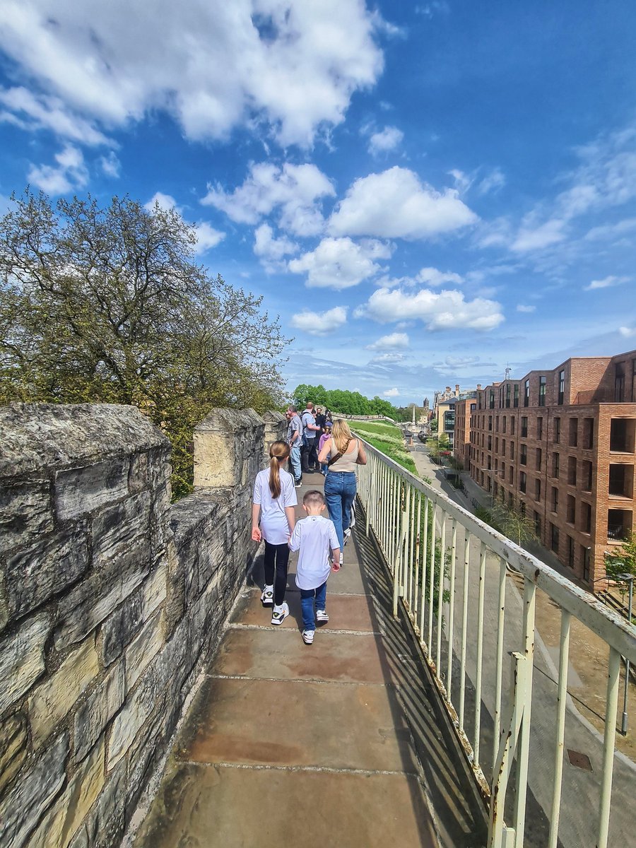 York City Walls 🧱... An absolute must this walking around these when u visit York! Makes you wonder what it once must have been like along these walls & how they were used to protect the people of York! I need 2 do more research on it & have a better understanding of them too.