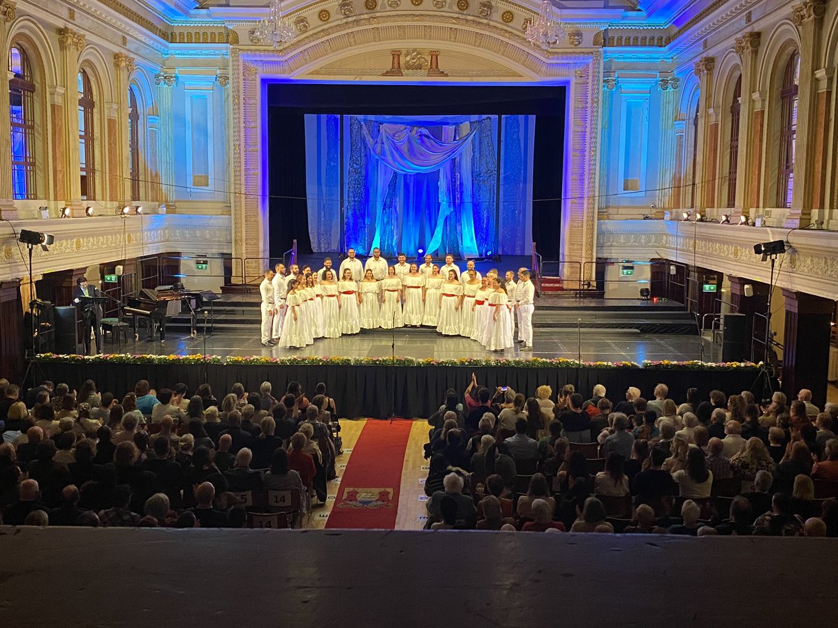 Great finale to the 69th Cork International Choral Festival @corkchoralfest last night where City Hall looked resplendent @corkcitycouncil and the choirs were fab, as well as @CadaCork … nice to deputise for @cllrkmac in my last few weeks as a cllr…well done to all involved