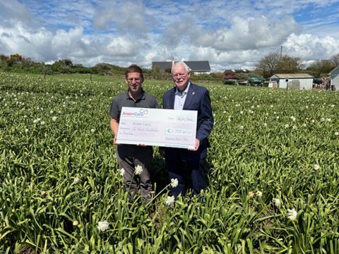 ‘Heidi was a character’. Andrew Smyth remembers his beautiful daughter, Heidi 💫 On April 1st,people gathered in Ballyshane,picked a bunch of daffodils to honour Heidi’s memory & made a donation This weekend, Andrew presented our Chairman Tony Mahon with a cheque for €2,750 🙏🏻