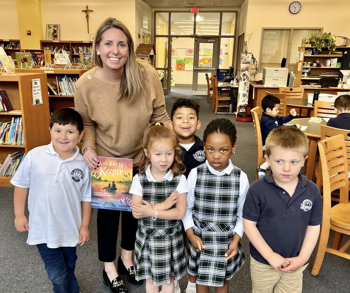 iVickyMcCann's tweet image. Jetted off on a reading adventure with the adorable preschoolers at St. Mary's School! ✈️ 📚 Surrounded by first-class teachers and travel-themed decor, it was an enjoyable morning! 🌍✨ #ADWcommUNITY