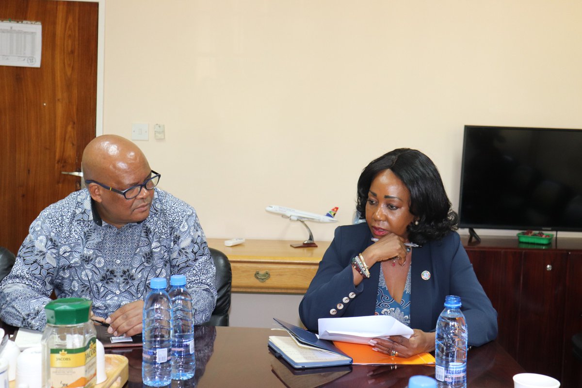 Export discussions unfold as the #SouthAfrica delegation pays a courtesy call on the South African High Commissioner to Zambia. Counsellor-Political, Thando Nyawose, said a joint technical working group is exploring ways to enhance agricultural exports, including cattle🐄🇿🇲🇿🇦