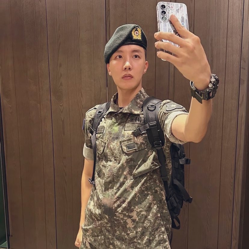 D-163⏳ Hobi has completed 70% of his service and he will be back in 5 months 11 days🥹