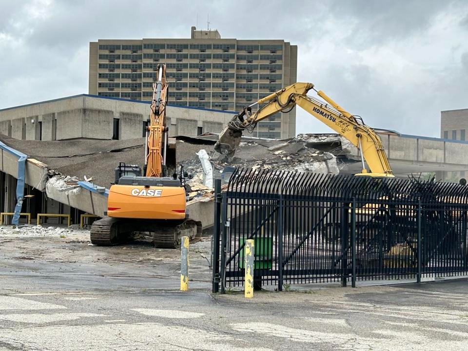 WATCH LIVE | It's demolition day for the Greyhound bus station in downtown Louisville. Watch it all come down here wdrb.com/wdrb-livestrea…